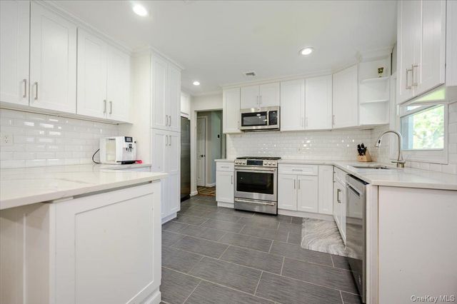 534 Allen Road, Woodmere, NY 11598