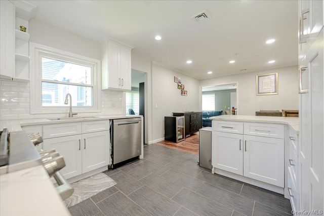 534 Allen Road, Woodmere, NY 11598