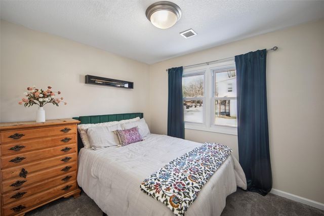 5425 NW 4th Court, Des Moines, IA 50313