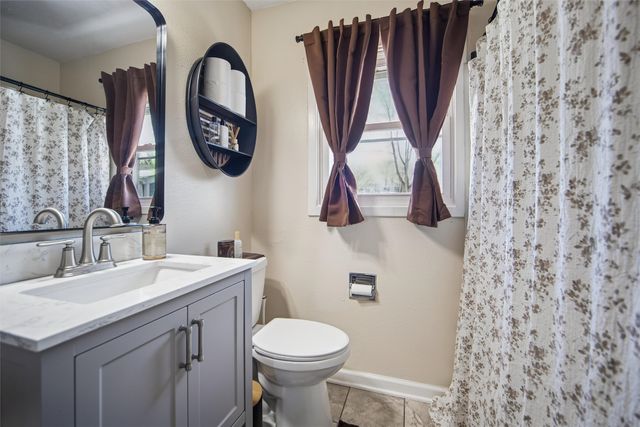 5425 NW 4th Court, Des Moines, IA 50313