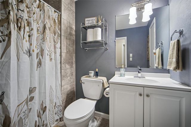 5425 NW 4th Court, Des Moines, IA 50313