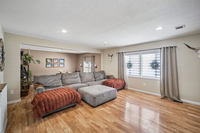 5425 NW 4th Court, Des Moines, IA 50313