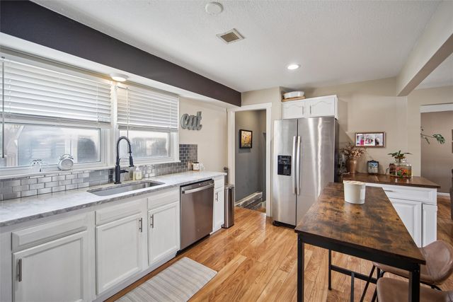 5425 NW 4th Court, Des Moines, IA 50313