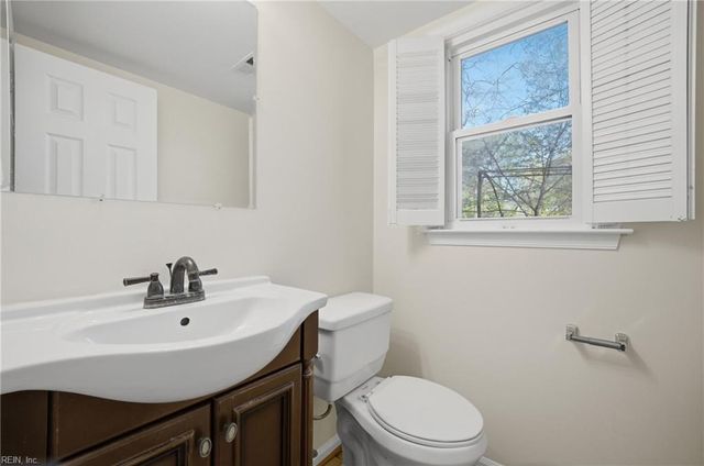 1325 Andrews BLVD, Hampton, VA 23669