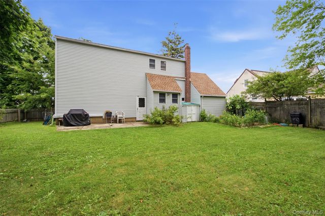 210 Greenlawn Terrace, Copiague, NY 11726