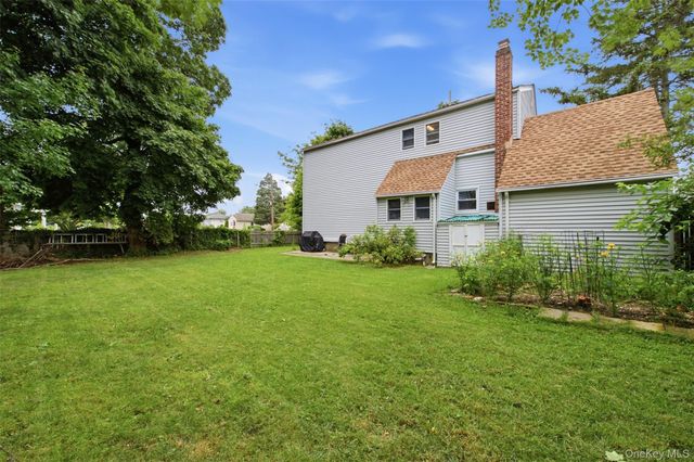 210 Greenlawn Terrace, Copiague, NY 11726