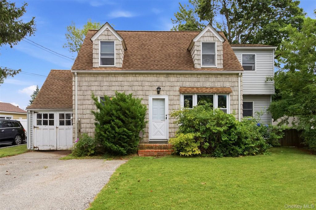 210 Greenlawn Terrace, Copiague, NY 11726