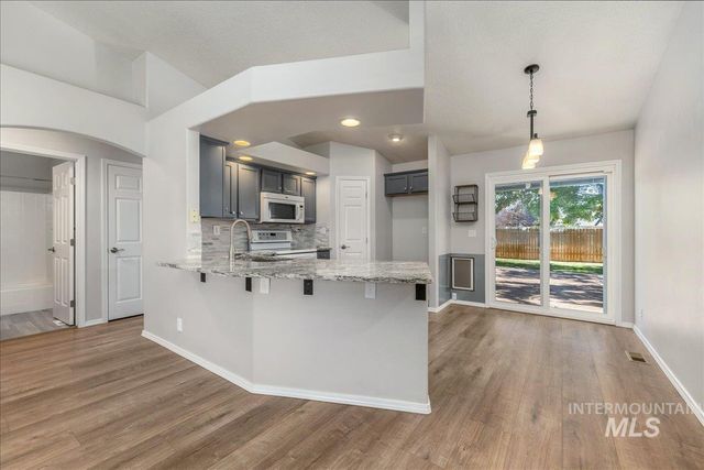 929 Pelican Way, Meridian, ID 83642