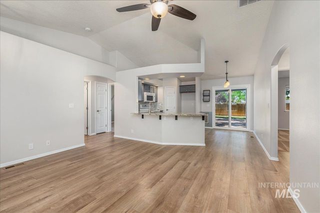 929 Pelican Way, Meridian, ID 83642