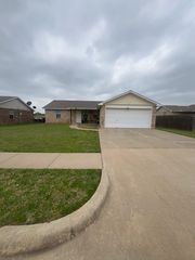 213 Bobbie Ann Court, Granbury, TX 76049
