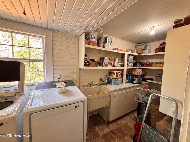 900 Beaman Street, Clinton, NC 28328