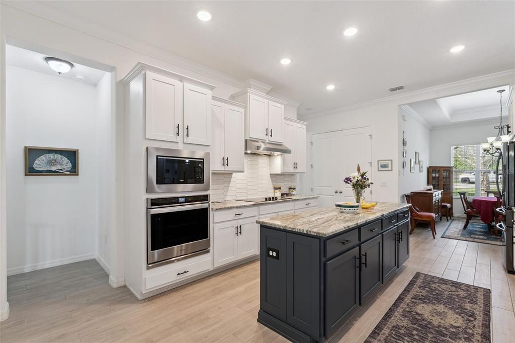 Image 16 of property listing at 16816 LAKEMONT AVENUE, Montverde, FL 34756