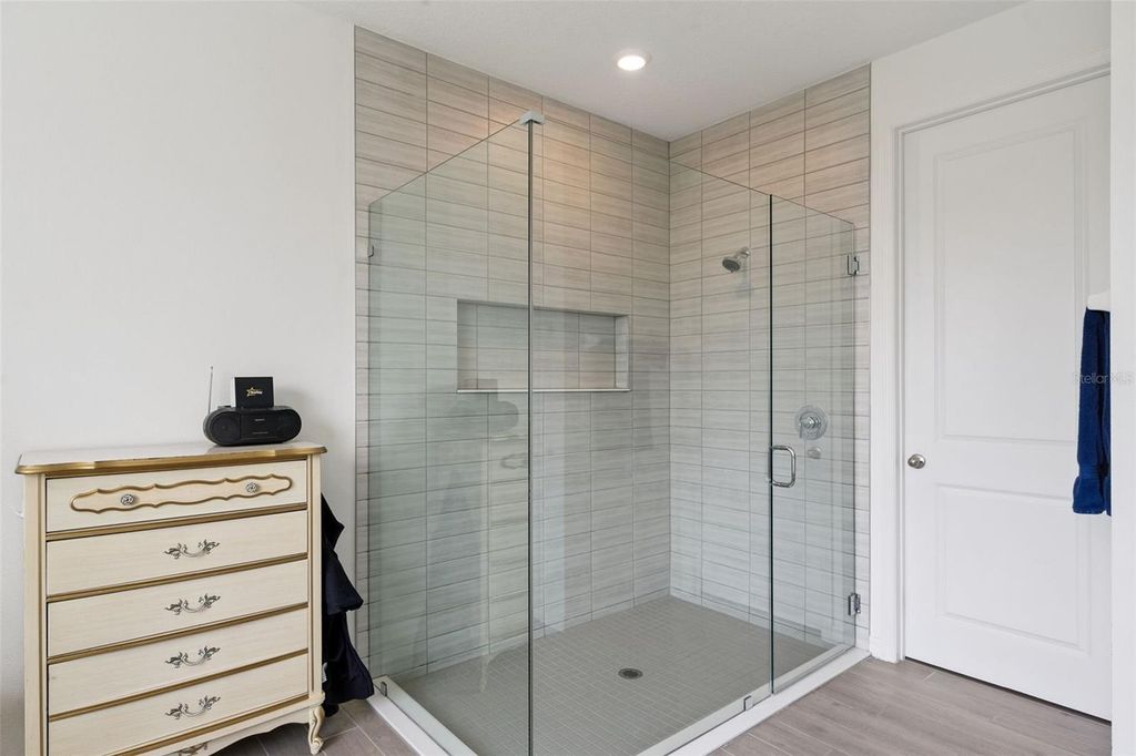 Image 26 of property listing at 16816 LAKEMONT AVENUE, Montverde, FL 34756