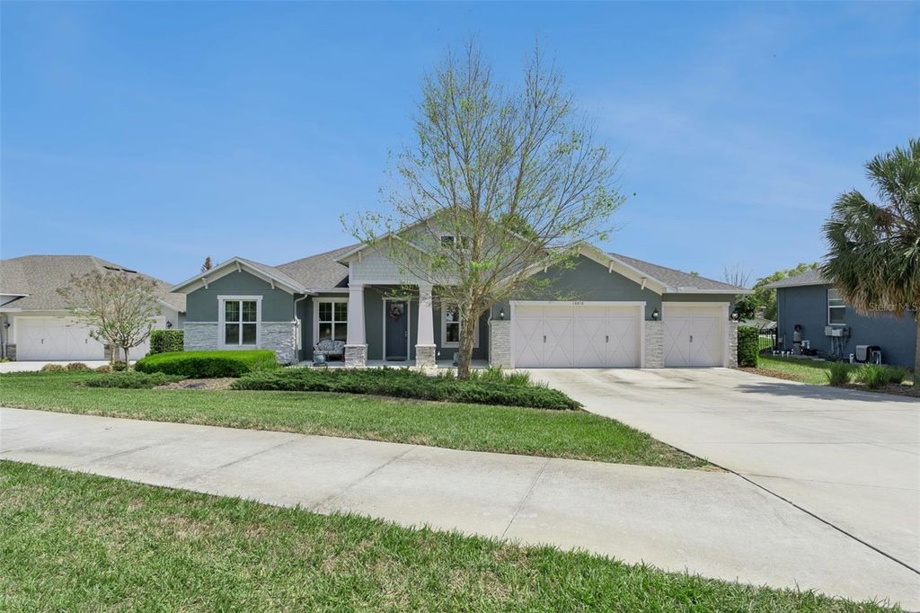 Image 4 of property listing at 16816 LAKEMONT AVENUE, Montverde, FL 34756