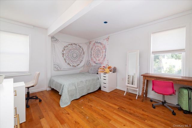 67 Radcliffe Road, Island Park, NY 11558