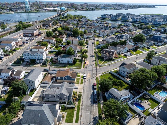 67 Radcliffe Road, Island Park, NY 11558