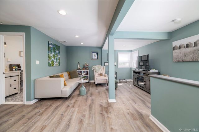 67 Radcliffe Road, Island Park, NY 11558