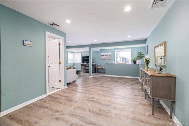 67 Radcliffe Road, Island Park, NY 11558