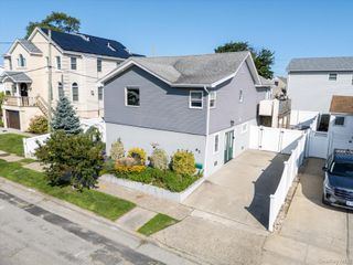 67 Radcliffe Road, Island Park, NY 11558