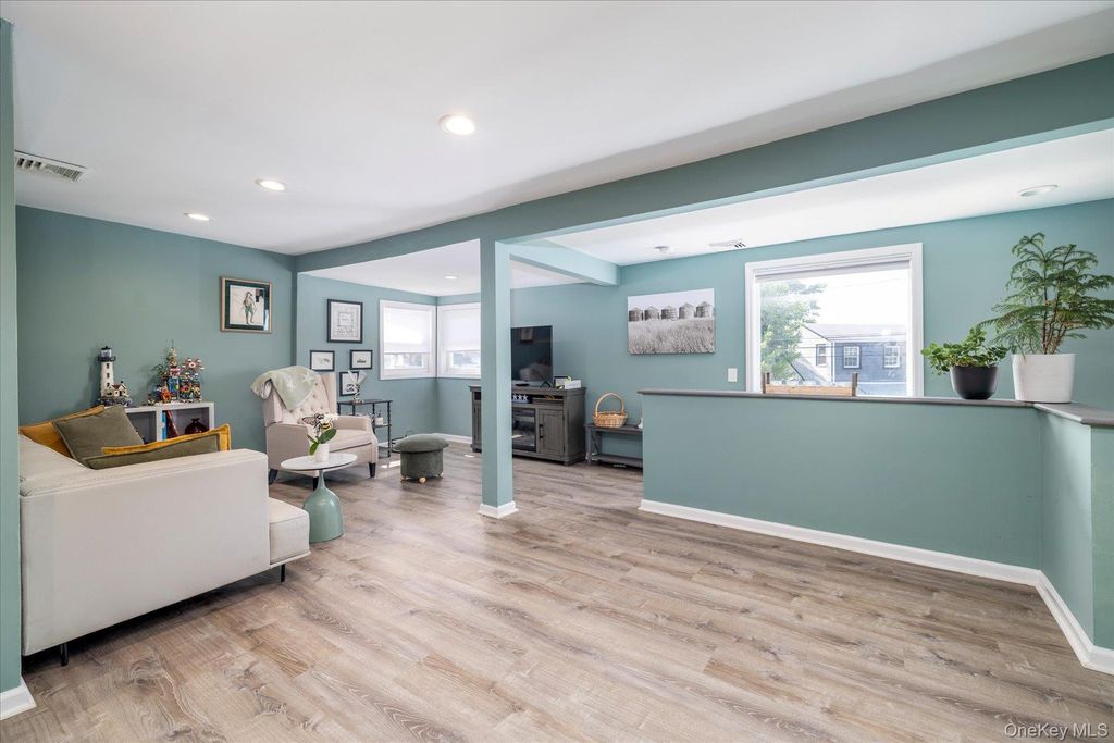 67 Radcliffe Road, Island Park, NY 11558 — photo 4