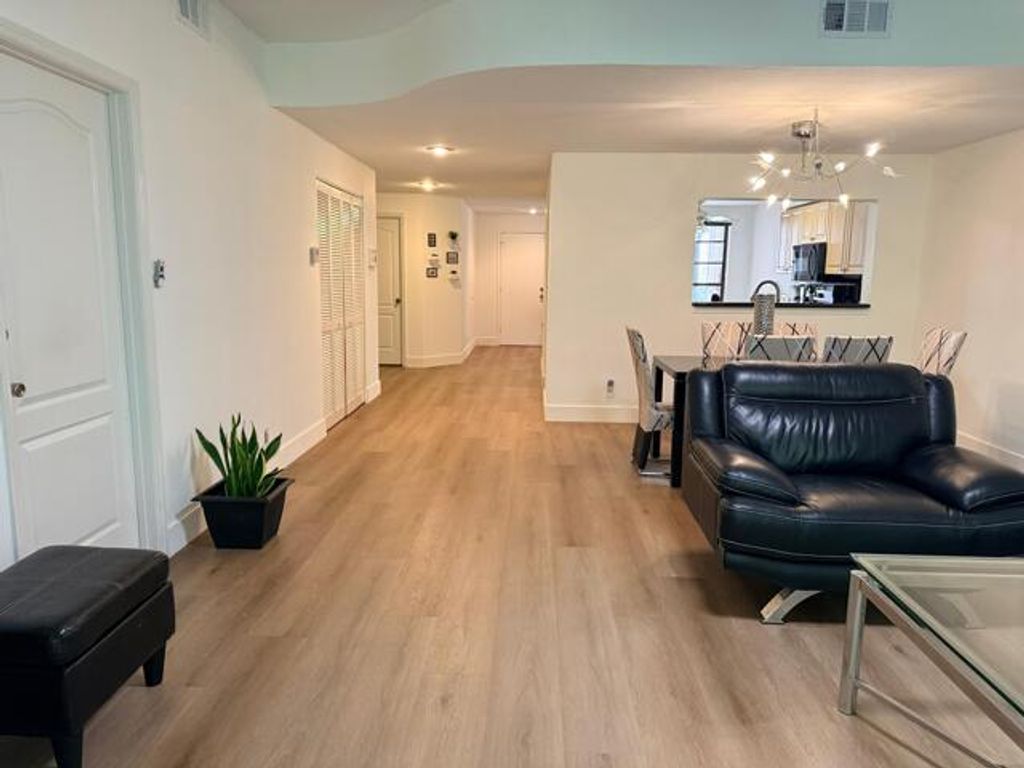 8659 Vía Reale 1, Boca Raton, FL 33496