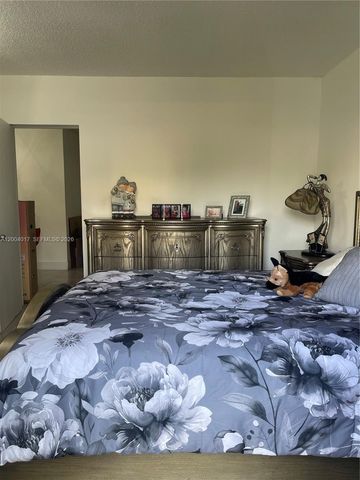 1255 W 49th Pl E102, Hialeah, FL 33012