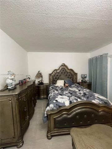 1255 W 49th Pl E102, Hialeah, FL 33012