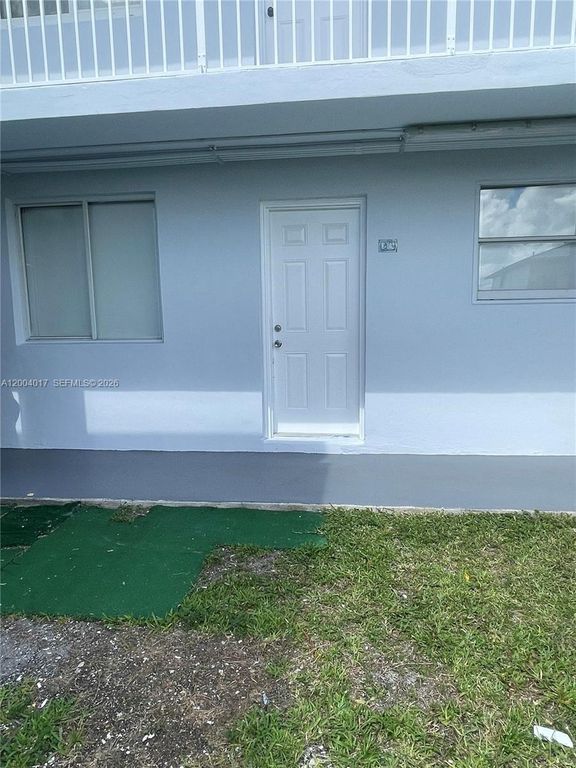 1255 W 49th Pl E102, Hialeah, FL 33012