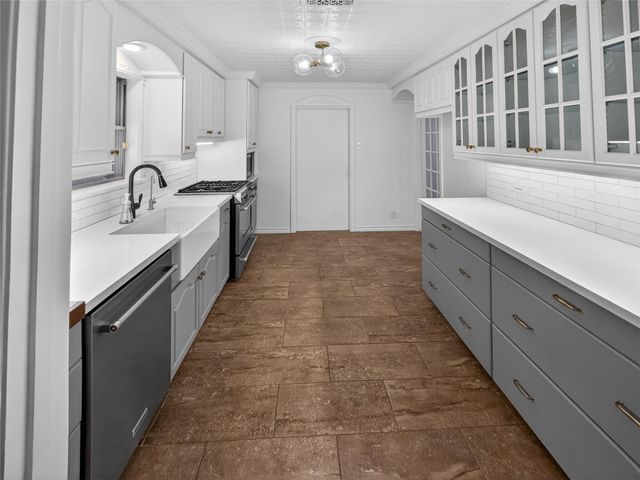 9023 Springview Lane, Houston, TX 77080