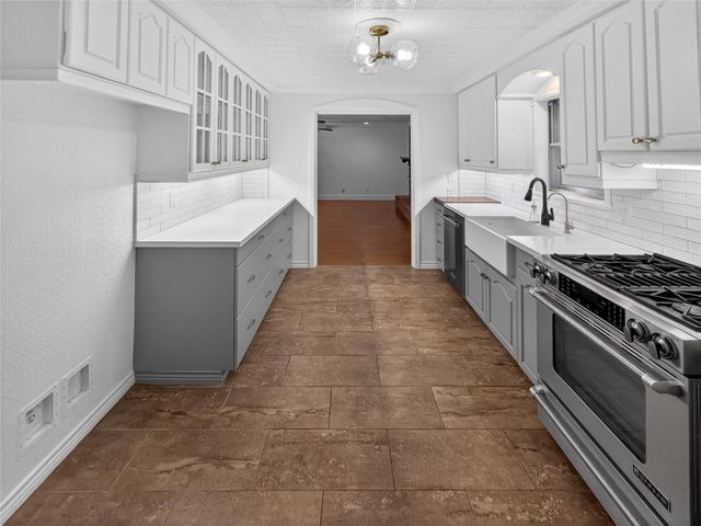 9023 Springview Lane, Houston, TX 77080