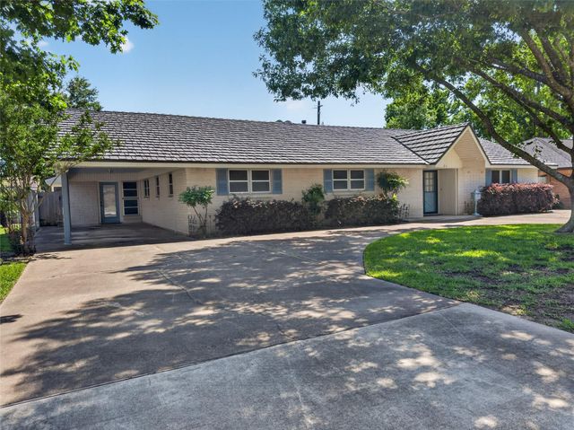 9023 Springview Lane, Houston, TX 77080