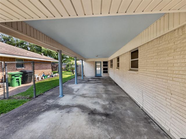 9023 Springview Lane, Houston, TX 77080