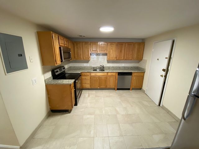 230 Babcock Street 3G, Brookline, MA 02446