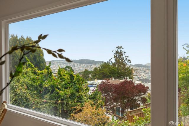 313 Los Palmos Drive, San Francisco, CA 94127