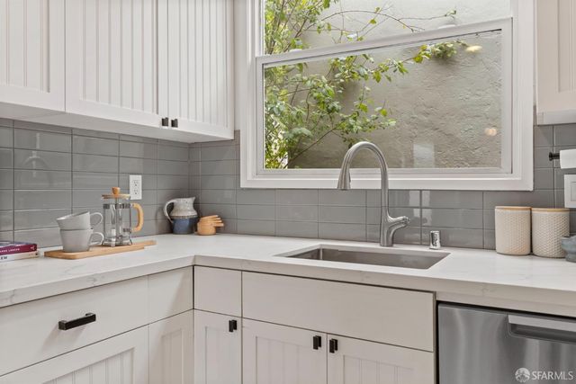 313 Los Palmos Drive, San Francisco, CA 94127