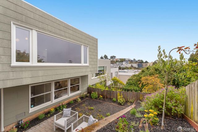 313 Los Palmos Drive, San Francisco, CA 94127