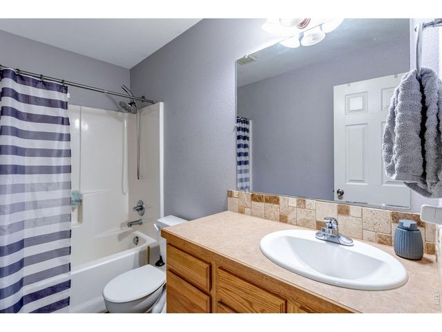3810 Dove Ln, Evans, CO 80620