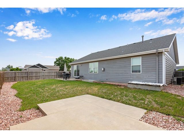 3810 Dove Ln, Evans, CO 80620