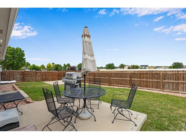 3810 Dove Ln, Evans, CO 80620