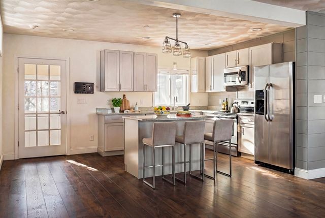 132 Dolphin Ave, Revere, MA 02151