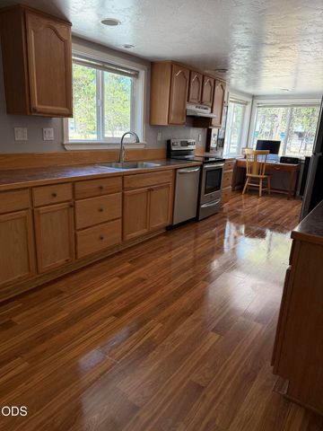 52505 Pine Drive, La Pine, OR 97739
