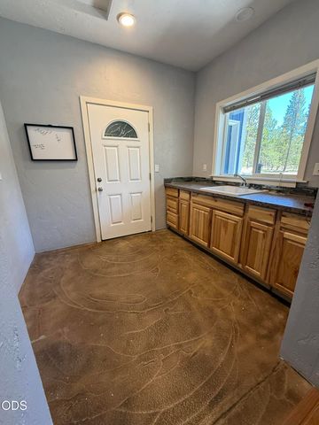 52505 Pine Drive, La Pine, OR 97739
