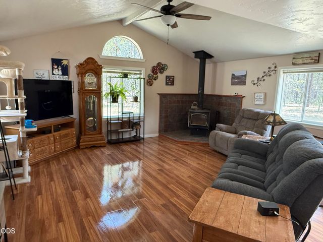 52505 Pine Drive, La Pine, OR 97739