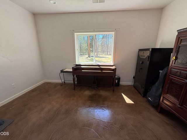 52505 Pine Drive, La Pine, OR 97739