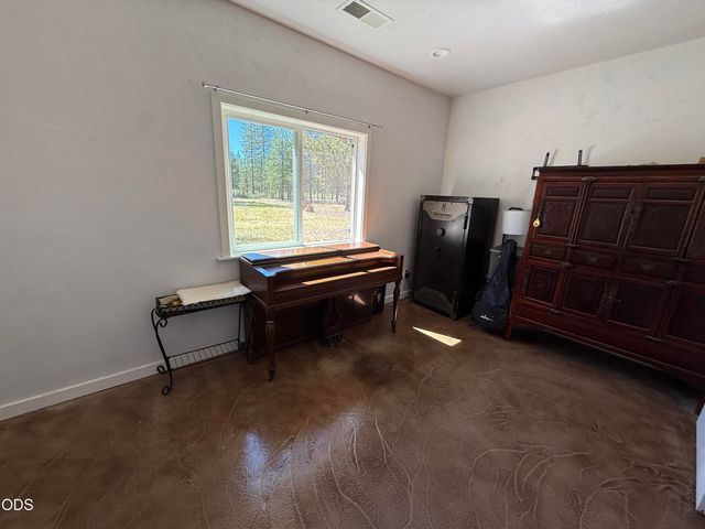 52505 Pine Drive, La Pine, OR 97739