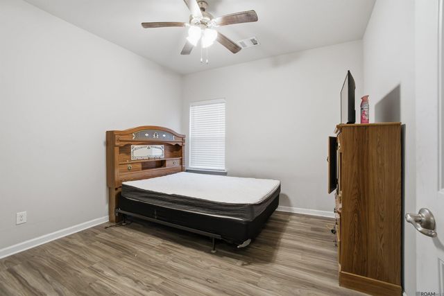 34273 Garnet Lake Dr, Walker, LA 70785