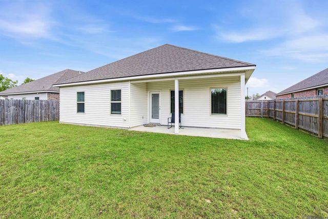 34273 Garnet Lake Dr, Walker, LA 70785