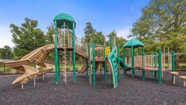 34273 Garnet Lake Dr, Walker, LA 70785