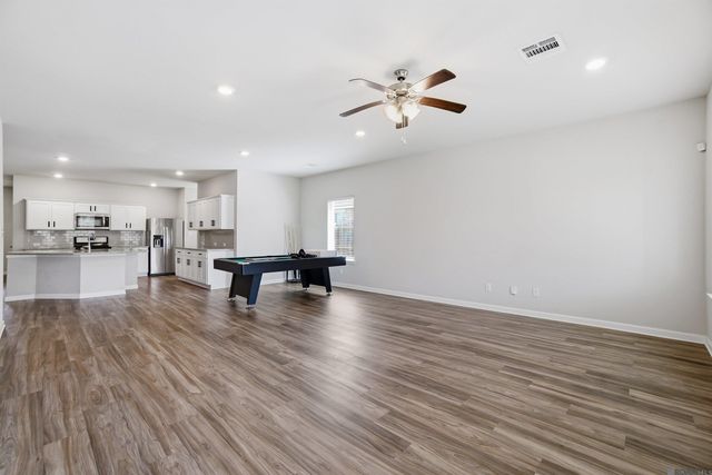 34273 Garnet Lake Dr, Walker, LA 70785