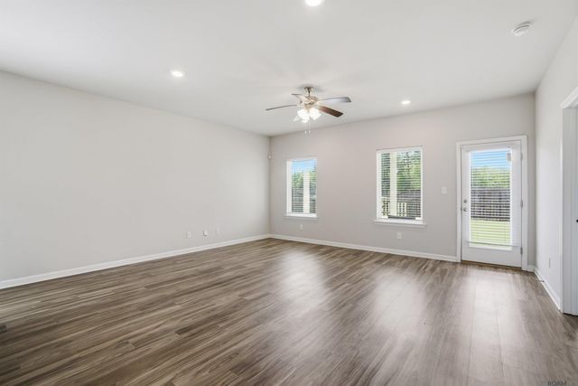 34273 Garnet Lake Dr, Walker, LA 70785